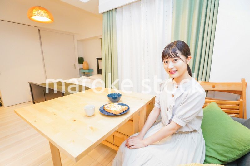 一人暮らしの女性ポートレート