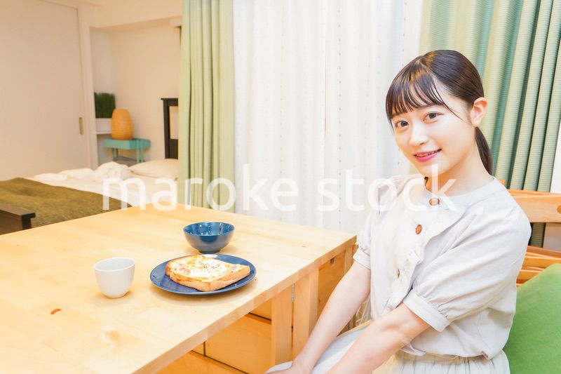 一人暮らしの女性ポートレート