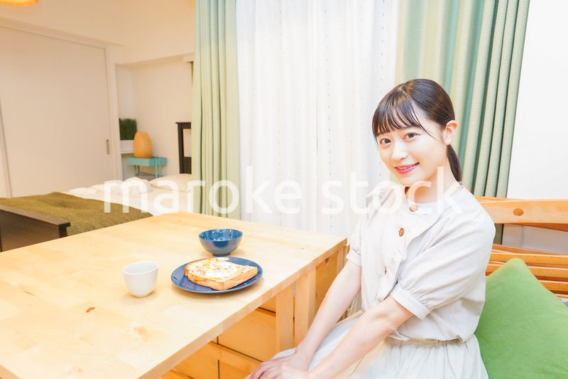 一人暮らしの女性ポートレート