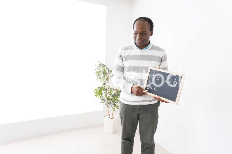 英会話の指導をするネイティブ教師