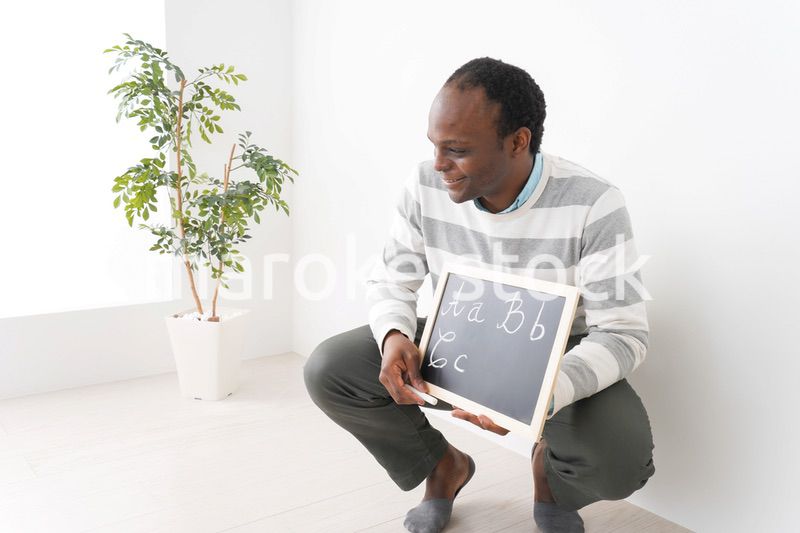 英会話の指導をするネイティブ教師