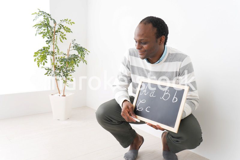 英会話の指導をするネイティブ教師