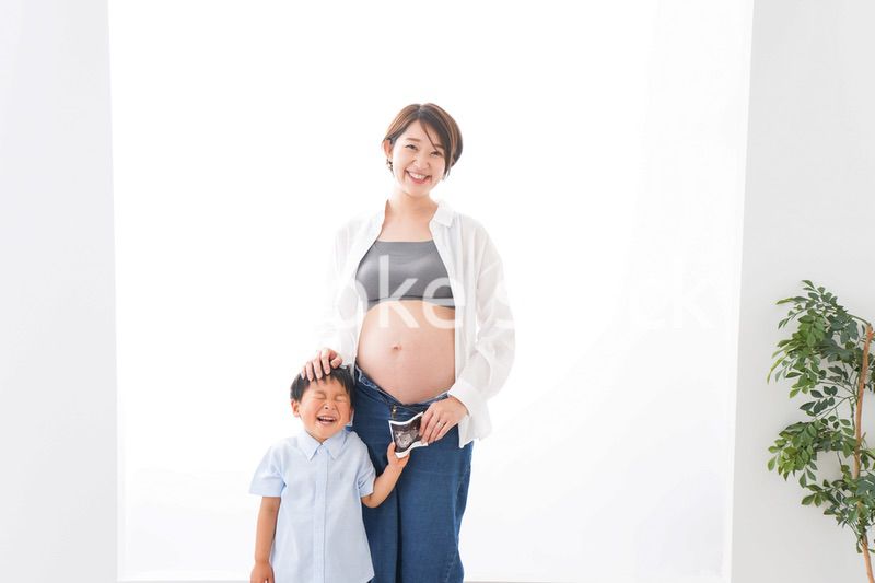 妊婦のお母さんと男の子