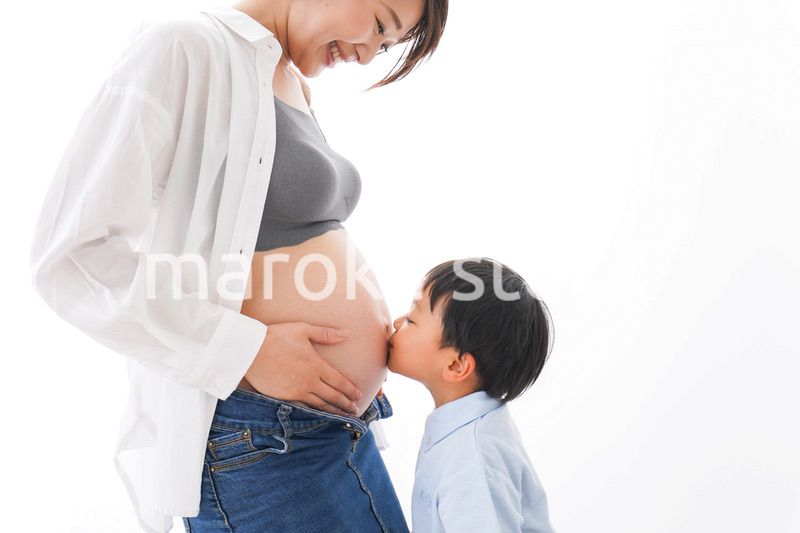 妊婦のお母さんと男の子