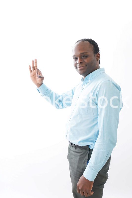 グッドサインをする黒人の男性