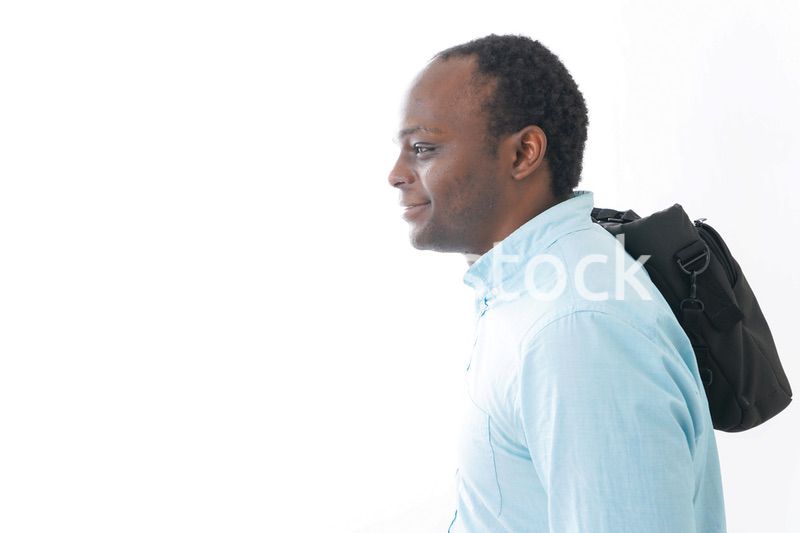 通勤をする黒人のビジネスマン