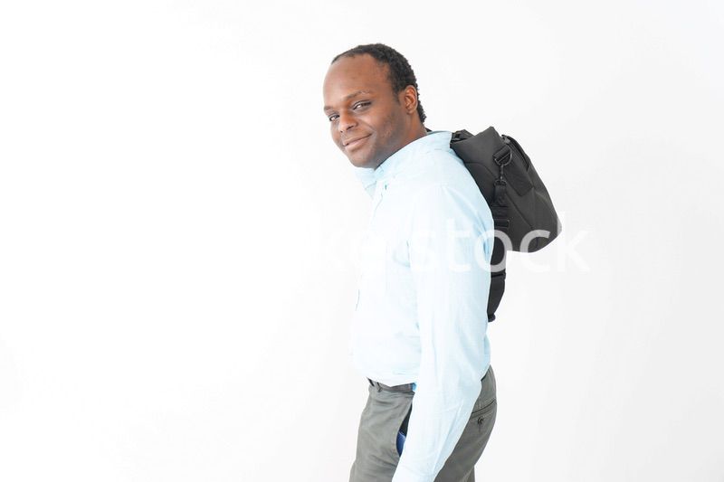 通勤をする黒人のビジネスマン