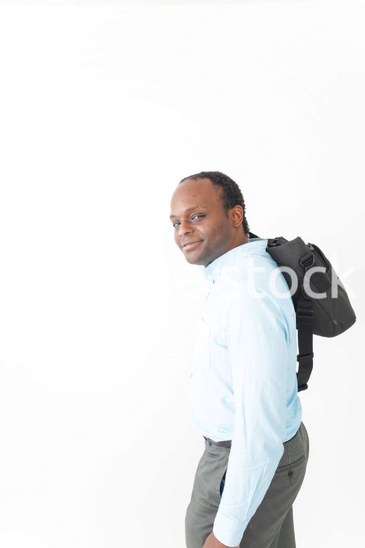 通勤をする黒人のビジネスマン