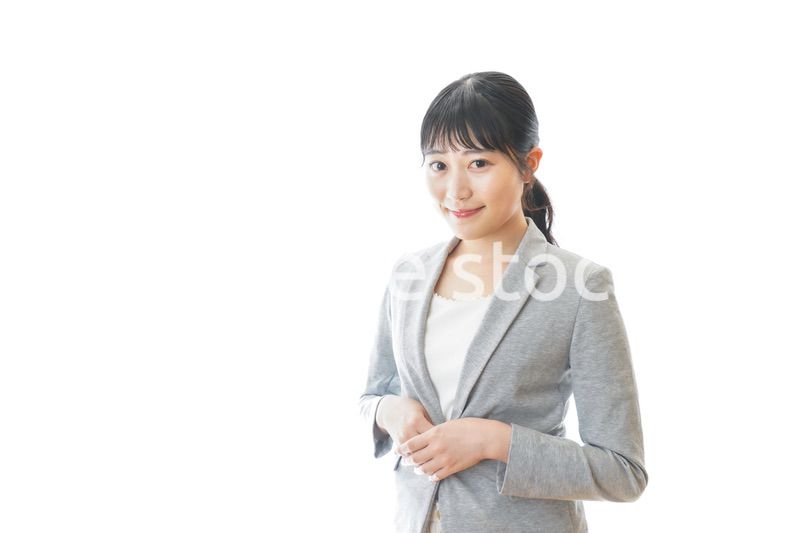 スーツを着た笑顔のビジネスウーマン
