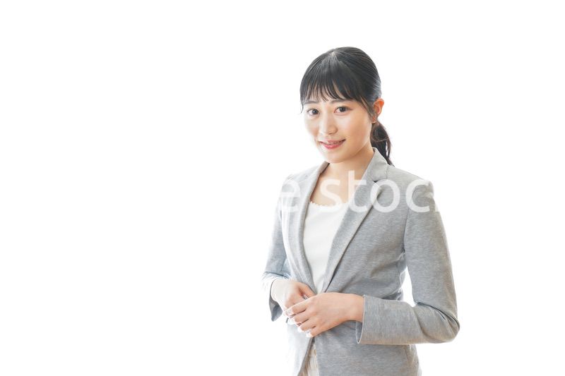 スーツを着た笑顔のビジネスウーマン