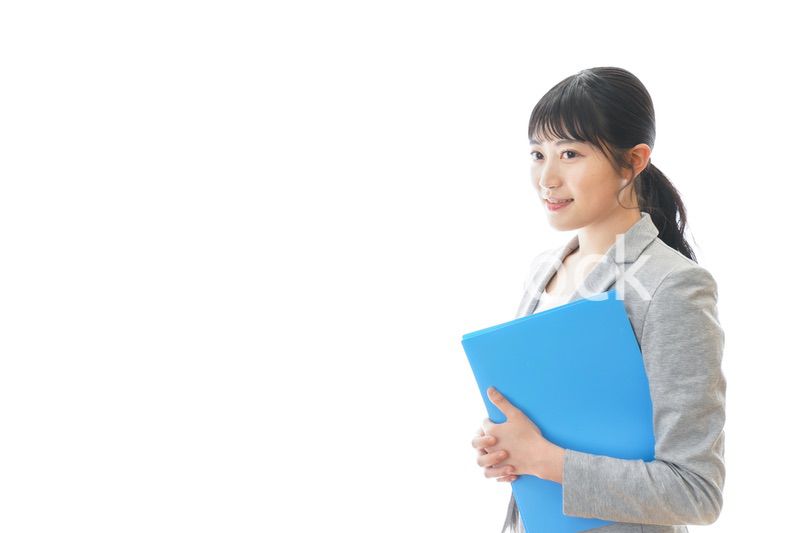 スーツを着た笑顔のビジネスウーマン