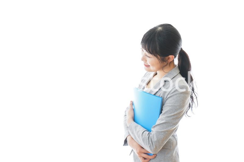 スーツを着た笑顔のビジネスウーマン