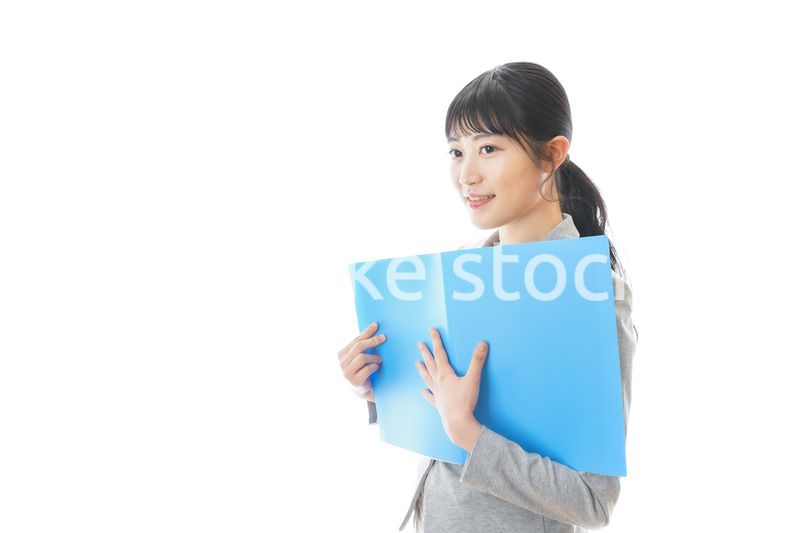 スーツを着た笑顔のビジネスウーマン