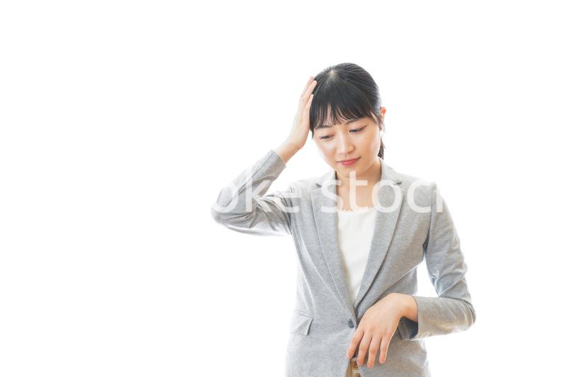 悩むビジネスウーマン