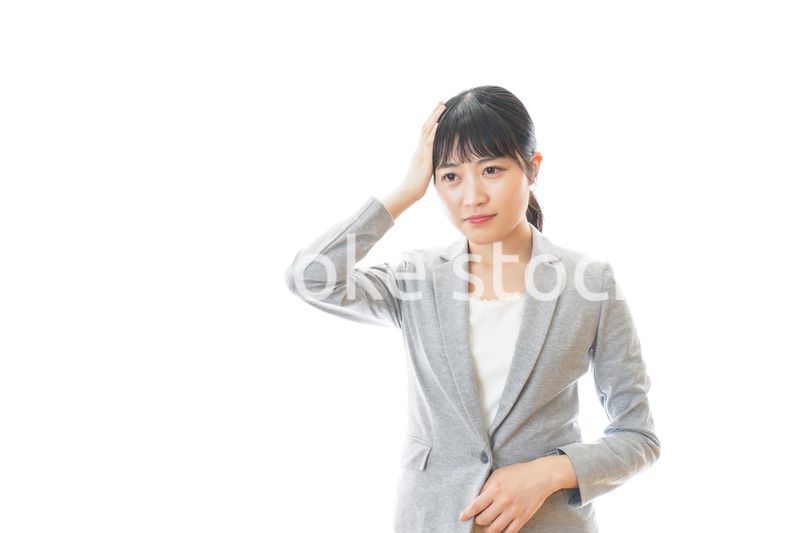 悩むビジネスウーマン