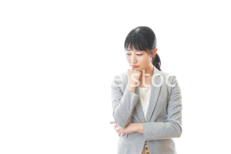 悩むビジネスウーマン