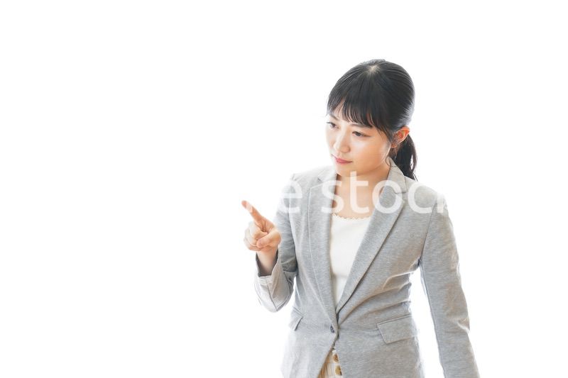 悩むビジネスウーマン