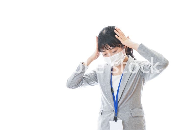 熱に苦しむ若いビジネスパーソン