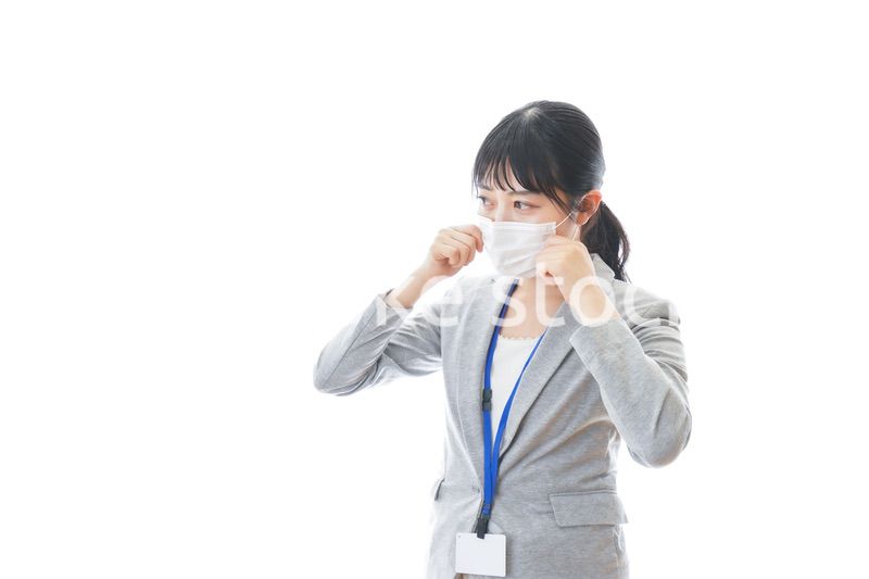 熱に苦しむ若いビジネスパーソン