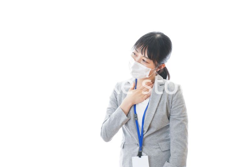 熱に苦しむ若いビジネスパーソン