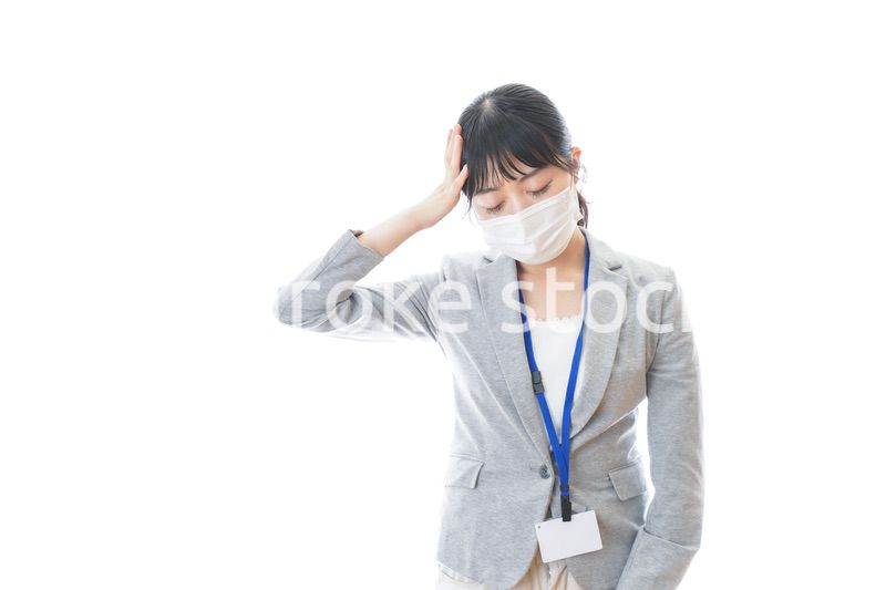 熱に苦しむ若いビジネスパーソン