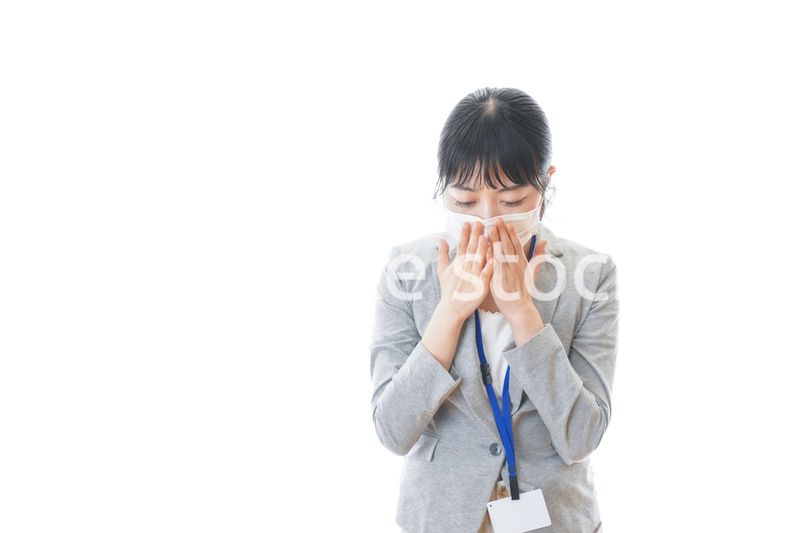 熱に苦しむ若いビジネスパーソン