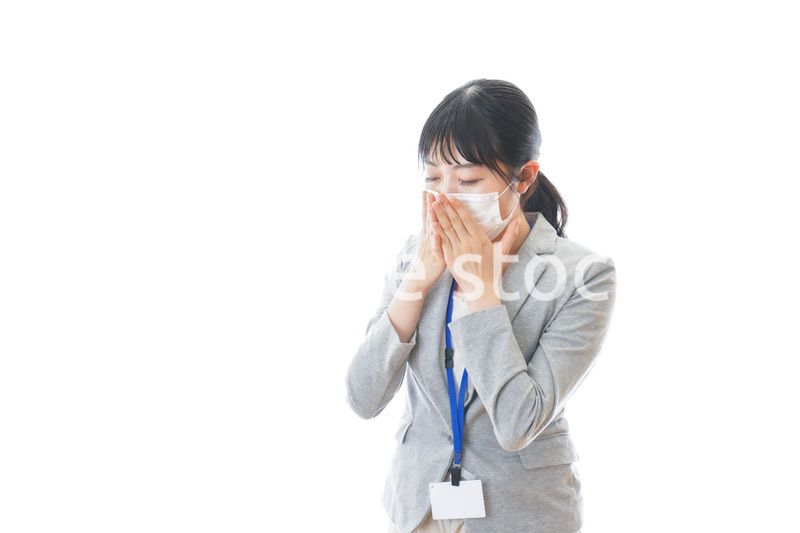 熱に苦しむ若いビジネスパーソン