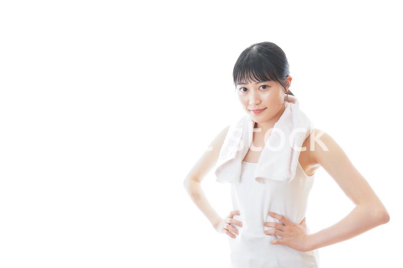 ダイエットをする若い女性