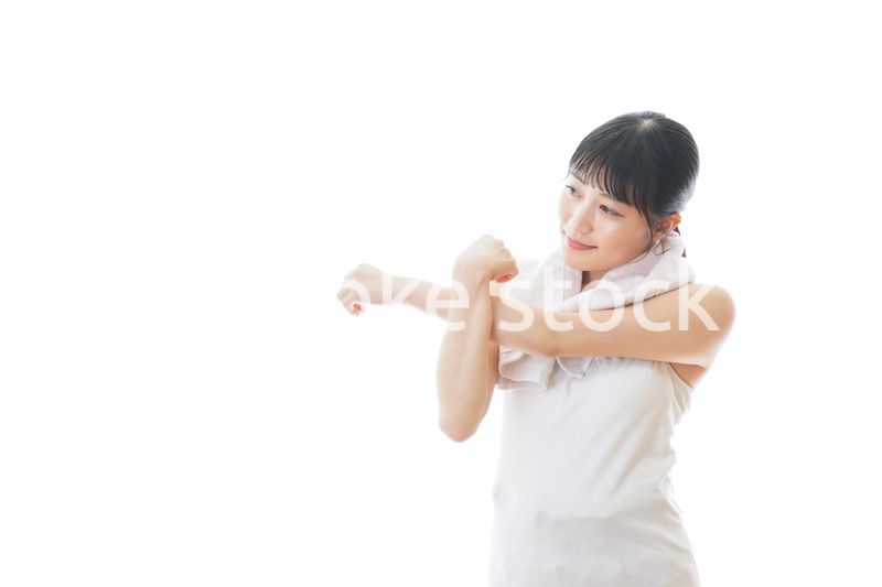 ダイエットをする若い女性