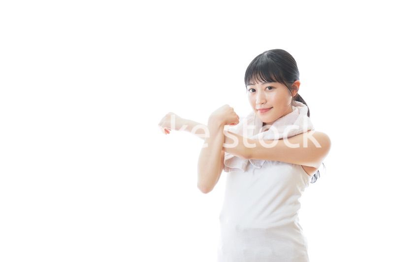 ダイエットをする若い女性