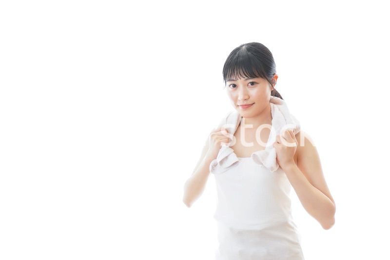 ダイエットをする若い女性