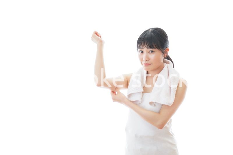 ダイエットをする若い女性