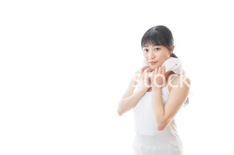 ダイエットをする若い女性