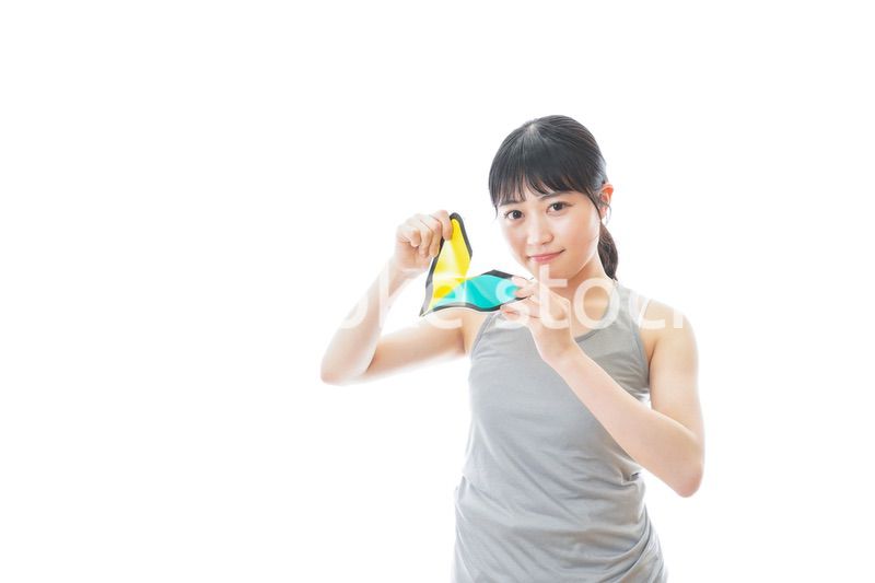 初心者マークを持つスポーツウェアを着た女性