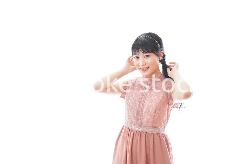 披露宴に参加する若い女性