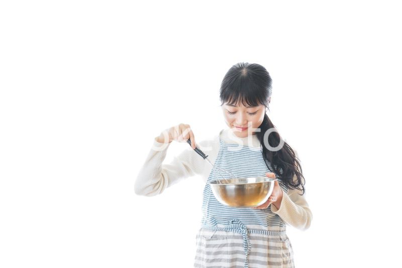 クッキング教室に通う若い女性