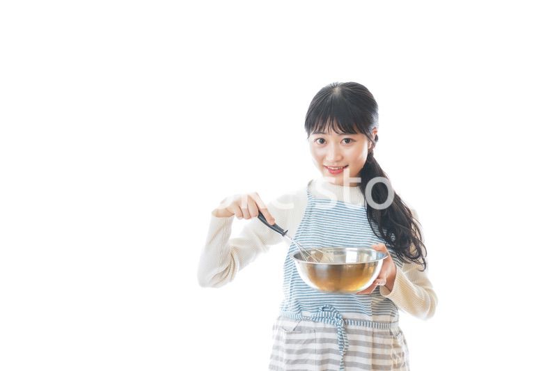 クッキング教室に通う若い女性