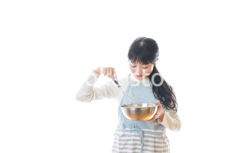 クッキング教室に通う若い女性