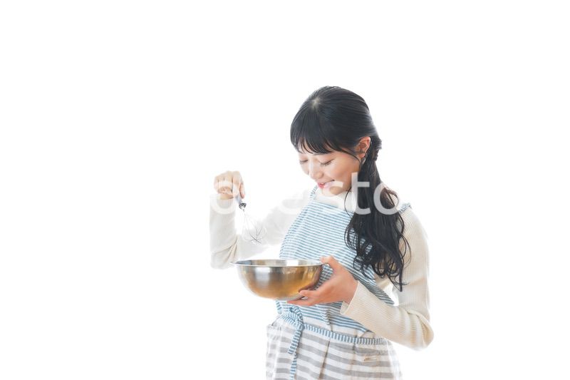 クッキング教室に通う若い女性