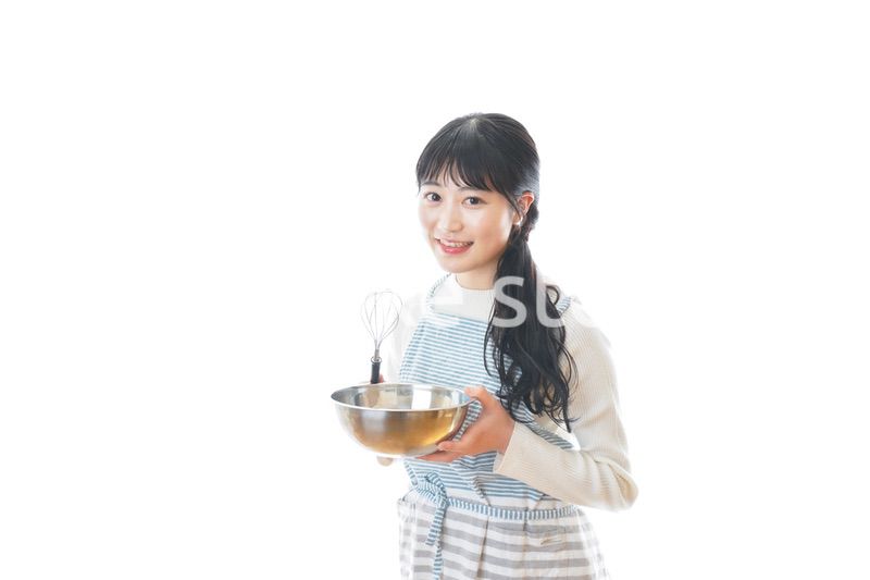 クッキング教室に通う若い女性