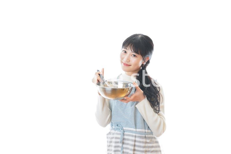 クッキング教室に通う若い女性