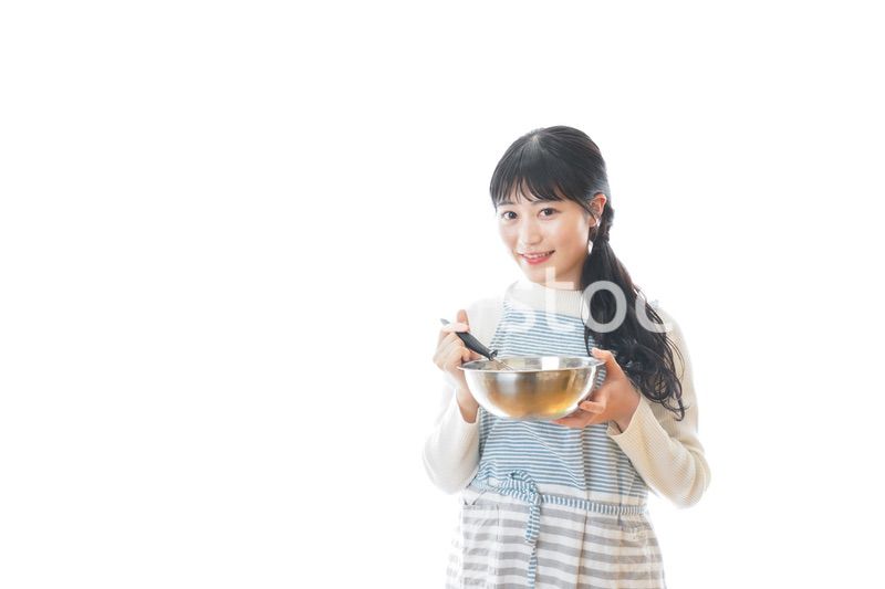 クッキング教室に通う若い女性