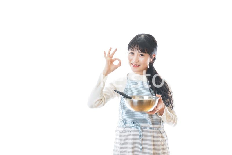 クッキング教室に通う若い女性