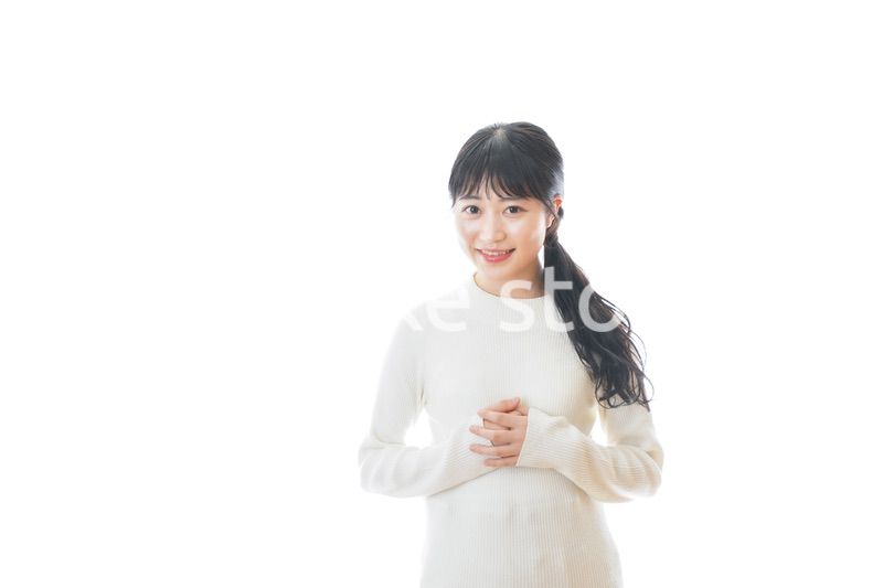 デートをする若い女性