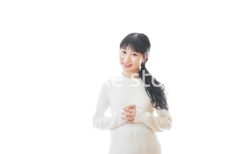 デートをする若い女性