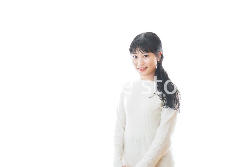 デートをする若い女性