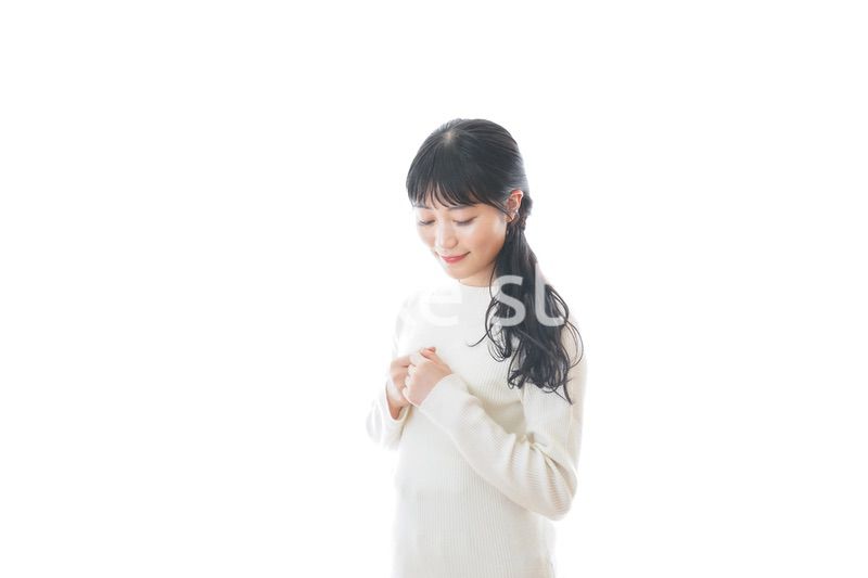 デートをする若い女性