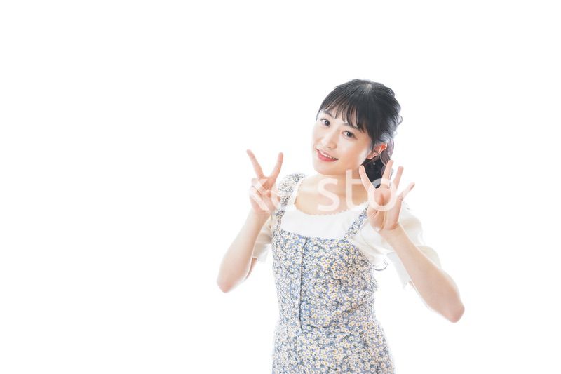 若い女性のカジュアルポートレート