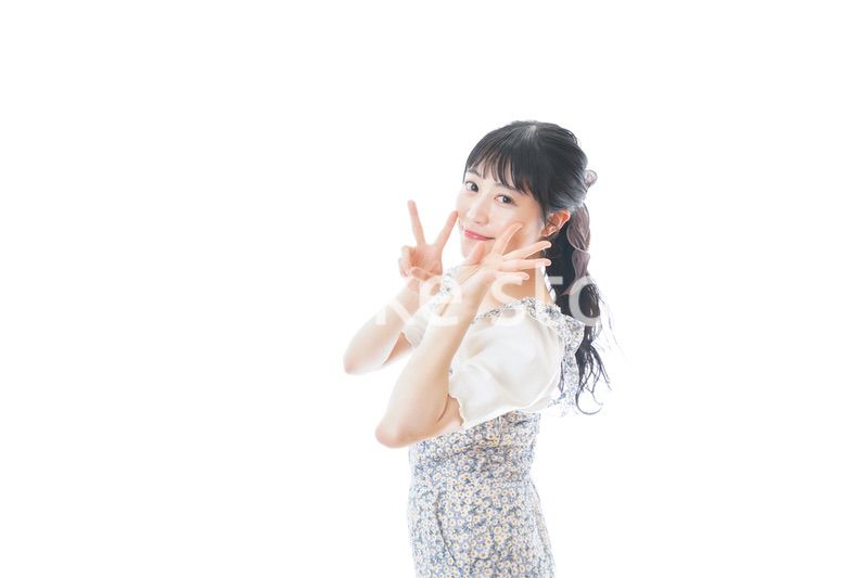 若い女性のカジュアルポートレート