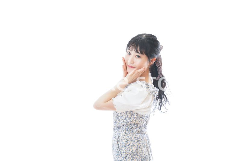 若い女性のカジュアルポートレート